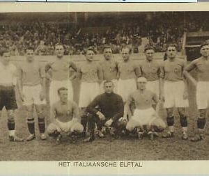 Lib7385 - VINTAGE SPORT POSTCARD - 1928 Olympic Games AMSTERDAM Italian FOOTBALL
