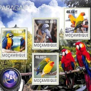 A8211 - MOCAMBIQUE -  Stamp Sheet -2014  BIRDS   Parrots