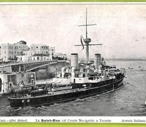 af7932 - VINTAGE POSTCARD - Italian battleship Ammiraglio di Sain NAVI   TARANTO