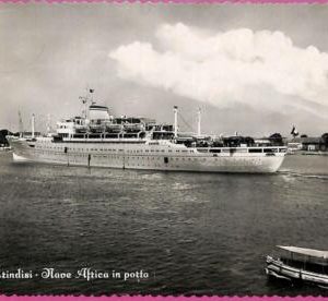 af8055 - ITALY - VINTAGE POSTCARD - 1956 - Ship  "AFRICA " NAVI Brindisi