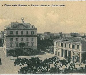 CARTOLINA d'Epoca ROMA - Anzio : PIAZZA  STAZIONE   1915