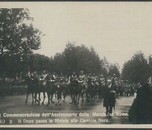 LIB160 - CARTOLINA d'Epoca FOTOGRAFICA Propaganda: PNF MILANO Marcia Roma BENITO