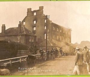 af2110 - GB  -  VINTAGE POSTCARD -  Whilby - Real photo