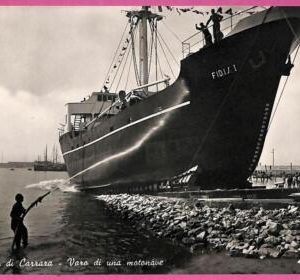 af8196 - Italy - VINTAGE POSTCARD  - 1952 -  Ship NAVI - MARINA di CARRARA