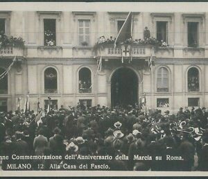 LIB161 - CARTOLINA d'Epoca FOTOGRAFICA Propaganda: PNF MILANO Marcia Roma
