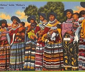 af3063 - USA - Vintage Postcard - NATIVE AMERICAN INDIANS -Costumes-Mother's Day