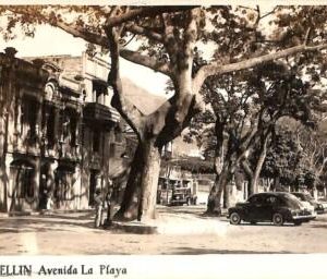 ac8375 - COLOMBIA -  Vintage Postcard - Medellin, Avenida La Playa