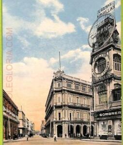 aa6013 - HABANA - Vintage Postcard - Hotel Plaza and Zulueta Street