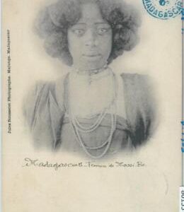 80155 -  MADAGASCAR -  Vintage Postcard - ETHNIC : Nossi-Be  female 1903