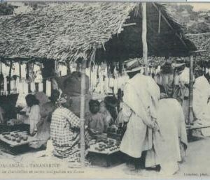80167 -  MADAGASCAR -  Vintage Postcard -  TANANARIVE:  Zoma  Market