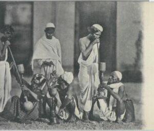 80399 -   CEYLON  - VINTAGE POSTCARD   -  Ethnic:  HOOKHA Smokers