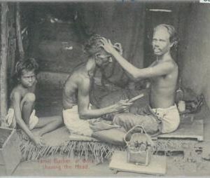 80395  -   CEYLON  - VINTAGE POSTCARD   -  Ethnic:  TAMIL BARBER   1912