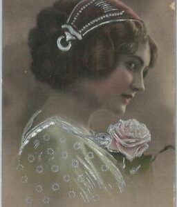 77074 -VINTAGE POSTCARD - Glamour, Ladies