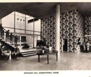 ac5433 - GB  -  VINTAGE POSTCARD :Entrance Hall, Baden-Powell House