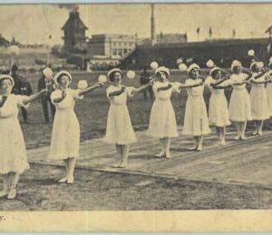 98473- Czechoslovakia  -  VINTAGE  POSTCARD  - COSTUMES Snegurocky  1912