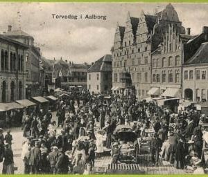 a0544  - DENMARK - VINTAGE POSTCARD - Torvedag i Aalborg, Mercato