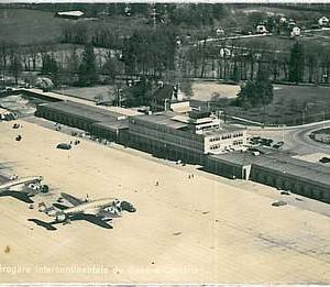 31277  -Vintage postcard: SWITZERLAND - SCHWEIZ : Geneva - airport AEROGARE 1952
