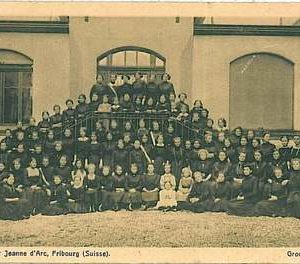 31327 Vintage postcard: SWITZERLAND - SCHWEIZ : Fribourg - PENSIONNAT JEAN D'ARC