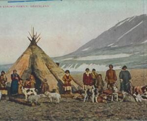 92375 - GREENLAND - VINTAGE  POSTCARD - An eskimo family