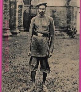 ag3767  - INDIA - VINTAGE POSTCARD  - Bombay Policeman