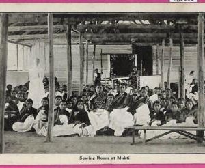 ag3803  - INDIA - VINTAGE POSTCARD - ETHNIC, Sewing Room at Mukti