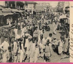 ag3832  - INDIA - VINTAGE POSTCARD -  Bombay, Native Street Scene