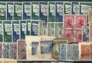 70267 -  AUSTRALIA - STAMP:  small lot of USED stamps including REVENUES , O.S.