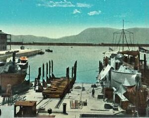 92283 - GIBRALTAR - VINTAGE   POSTCARD -  THE SLIP