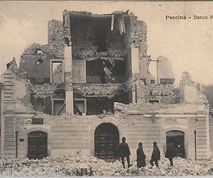 60518  - CARTOLINA d'Epoca - L'AQUILA provincia :  Pescina TERREMOTO Banca