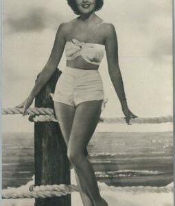 78921 VINTAGE POSTCARD - CINEMA: Marta Vickers