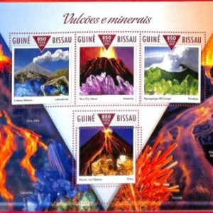 A5162 - GUINEA-BISSAU - ERROR MISPERF, Miniature s: 2015, Volcanoes and Minerals