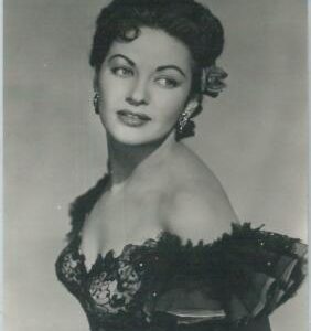 78893 VINTAGE POSTCARD - CINEMA, MUSIC: Yvonne De Carlo, Singer, Dancer