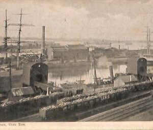 ac5047 - GB  -  VINTAGE POSTCARD:  Penarth  Dock WALES