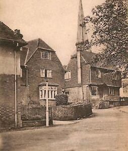 ac5197 - GB  -  VINTAGE POSTCARD: Old Gottages&Church, WADHURST - 1925 Sussex