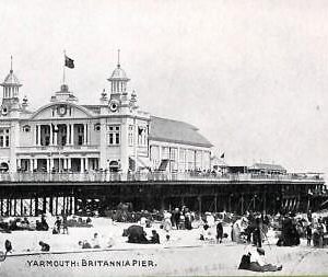 ac5241 - GB  -  VINTAGE POSTCARD: Yarmouth:Britannia Pier