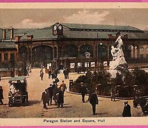 20371 - GREAT BRITAIN - VINTAGE POSTCARD - Hull, Paragon Station and Square