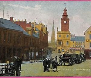 6685 - GREAT BRITAIN - VINTAGE POSTCARD  - Dumfries, High Street
