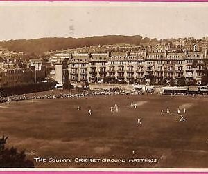 1670 - GREAT BRITAIN - VINTAGE POSTCARD  - Hastings, The Country Ckicket Ground