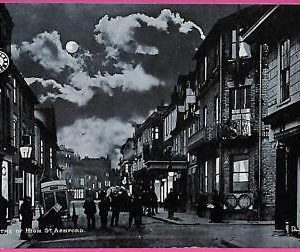 1664 - GREAT BRITAIN - VINTAGE POSTCARD  - Centre of High St.Ashford