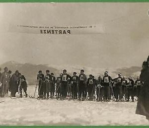 ah2722 - ITALY - VINTAGE POSTCARD - Winter SKIING Avanguardisti 1931, Real Photo