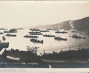 56167  -- CARTOLINA d'Epoca - LA SPEZIA città:  GOLFO con la SQUADRA ITALIANA