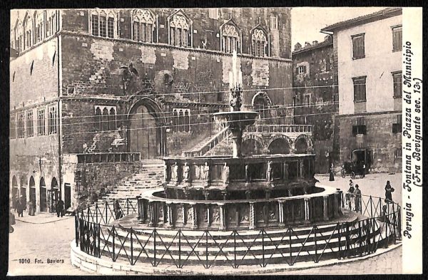 ab8842 - CARTOLINA  D'EPOCA - Perugia Città - Fontana in Piazza del Municipio