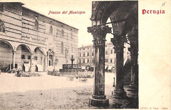 ab8856 - CARTOLINA  D'EPOCA - Perugia Città - Piazza del Municipio
