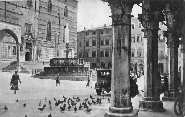 ab8876 - CARTOLINA  D'EPOCA - Perugia Città - Piazza IV Novembre