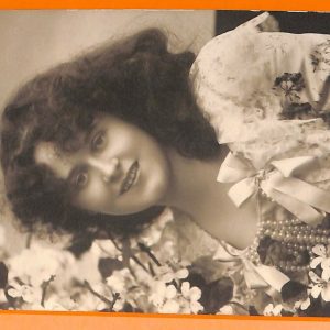 AA8640 -VINTAGE POSTCARD - CINEMA ACTRESS : RETA WALTER