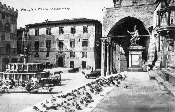 aa9858 - CARTOLINA  D'EPOCA - Perugia Città - Piazza IV Novembre