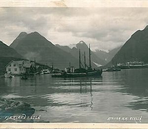 VINTAGE POSTCARD: NORWAY : Fjærland FJAERLAND