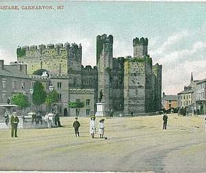 25211 - VINTAGE POSTCARD: GB - Wales : Caernarfon