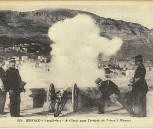 68325 - MONACO - VINTAGE POSTCARD - Monte Carlo: UNIFORMS Artillery