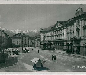CARTOLINA d'Epoca AOSTA Città - PIAZZA CARLO ALBERTO